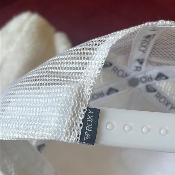 Roxy Tropical Print Trucker Hat - Picture 4 of 5